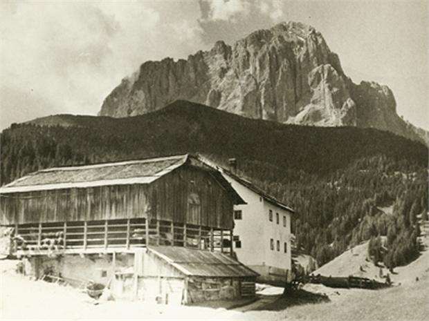 Photo exhibition: Farmhouses of Val Gardena